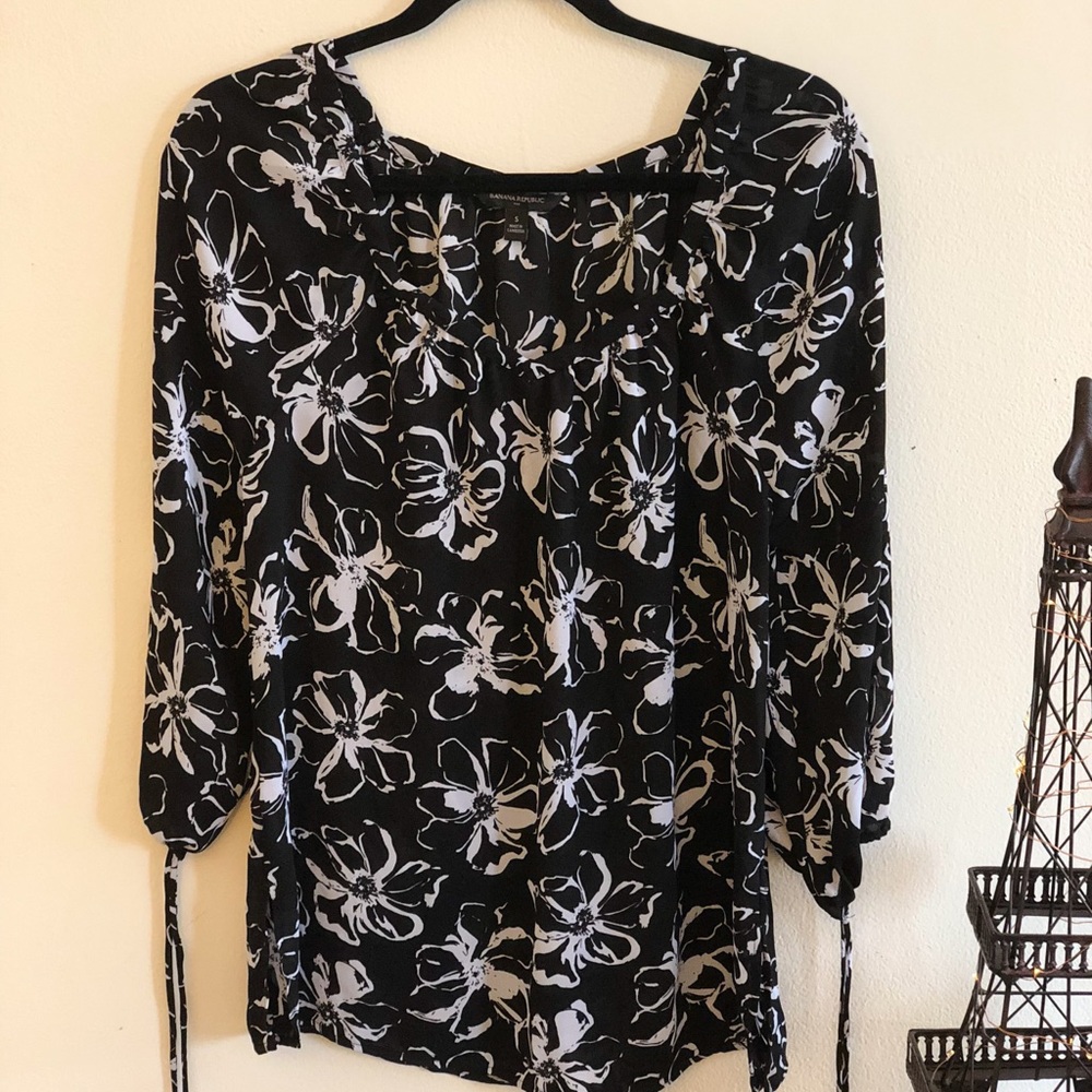 Banana Republic Black and White Blouse